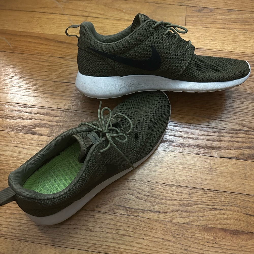 Nike Forest Green Roshe Shoes